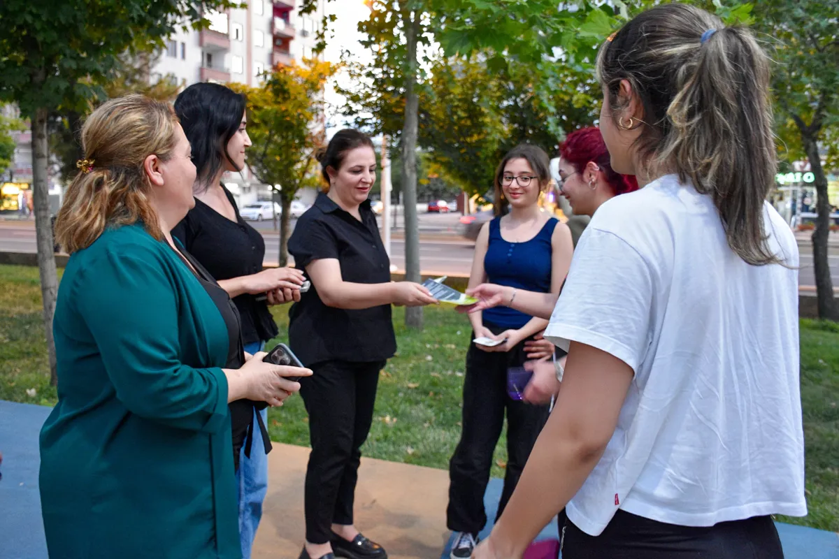 Hevseroka Jinan Leyla Ayaz li Parka Göletliyê guh da daxwazên jin û ciwanan