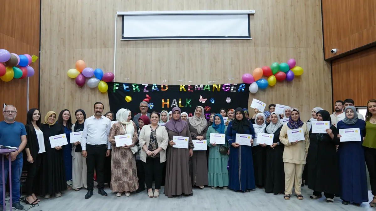 Ferzad Kemanger Halk Kütüphanesi’nde mezuniyet coşkusu