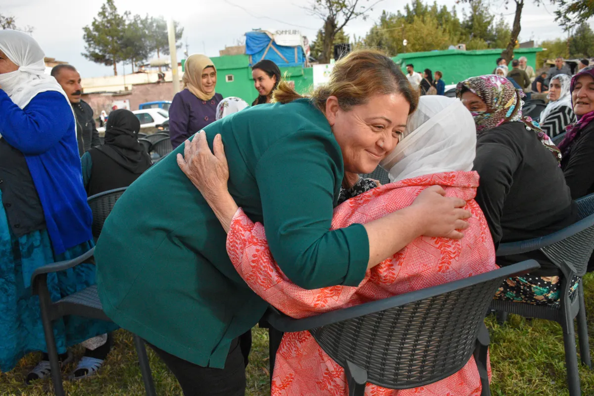 Civînên giştî berdewam dikin: Hevserok Ayaz li Taxa Alîpinarê li welatiyan guhdarî kir
