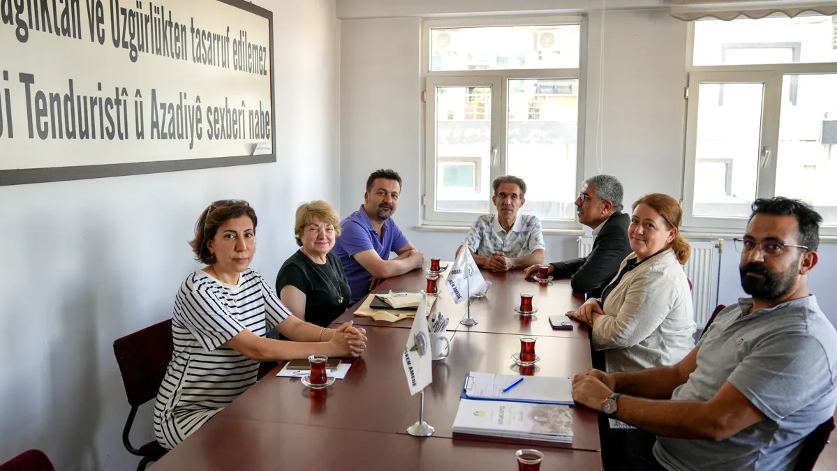 Serdan û civîn di çarçoveya lêkolînên Budçeya Beşdar de berdewam dikin