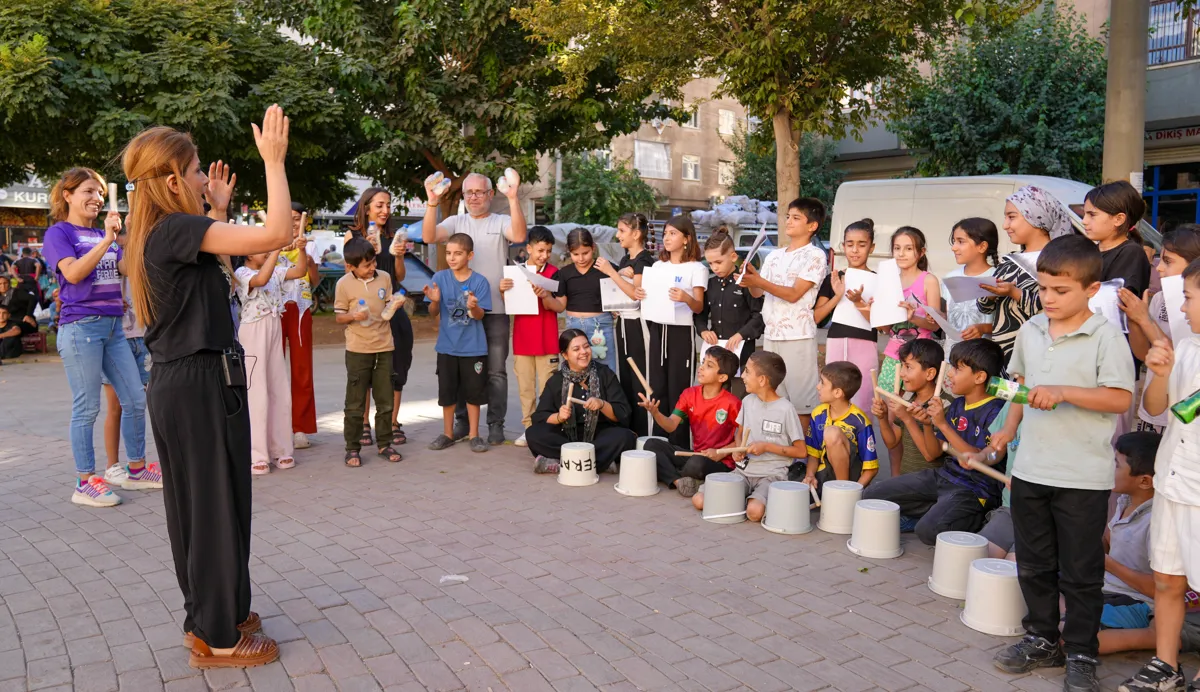 Mahallede çocuklar için sanat atölyeleri kuruldu