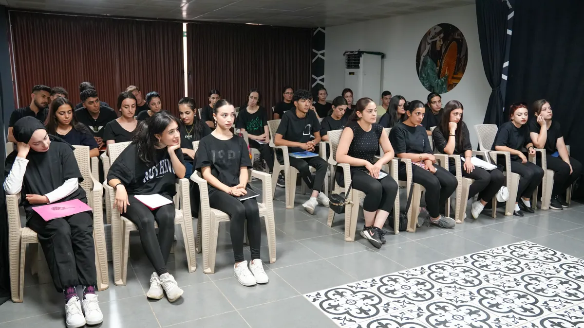 Ciwan li Vineyard House ji bo Konservatuarê amadekariyê dikin