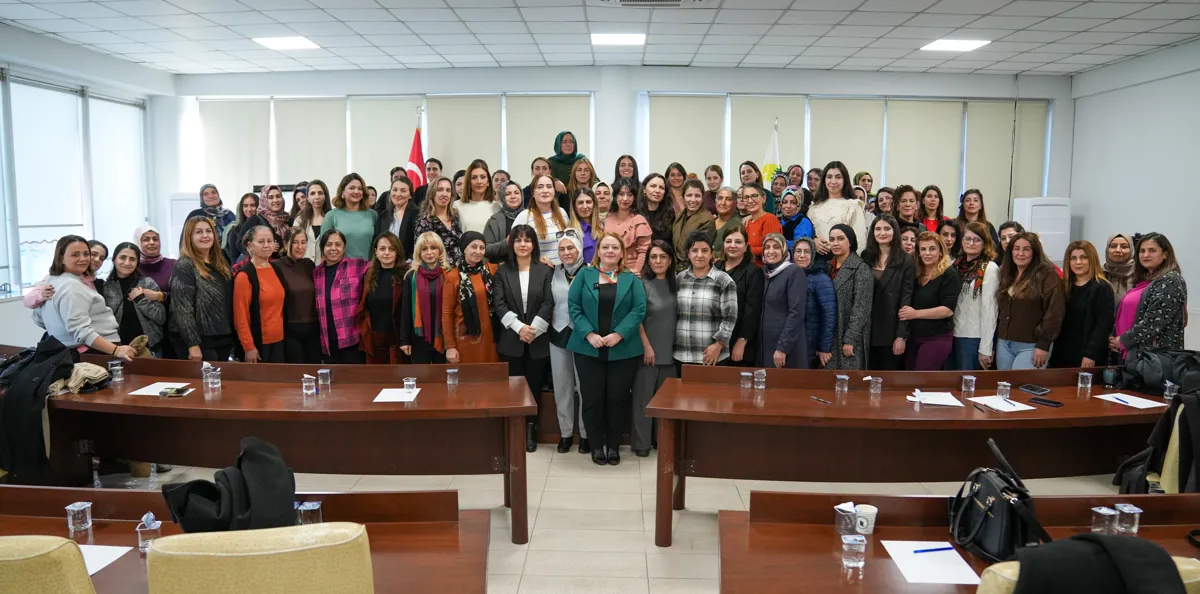 Kadın Kentlerine Doğru Buluşması: Eşbaşkan Ayaz belediye kadın emekçileriyle buluştu