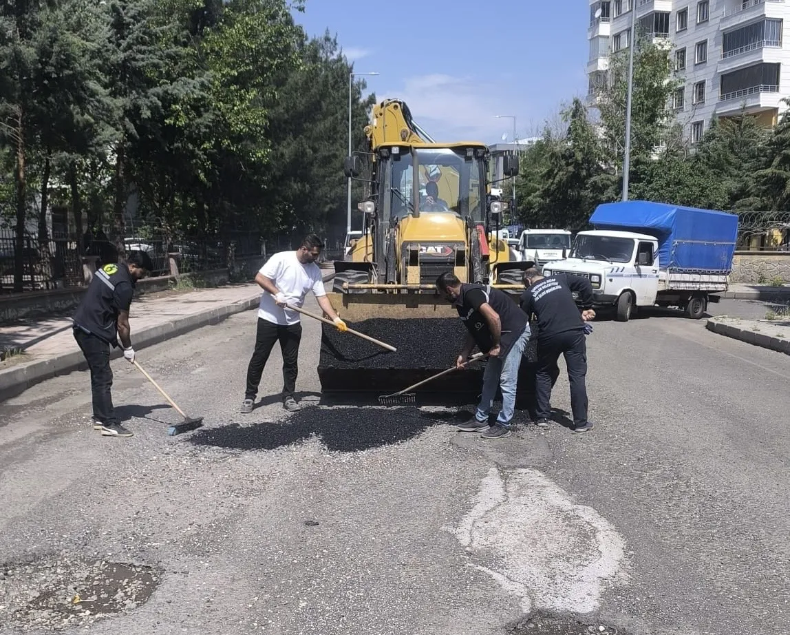Bayram Öncesi Yollarda Onarım Çalışmaları Sürüyor 