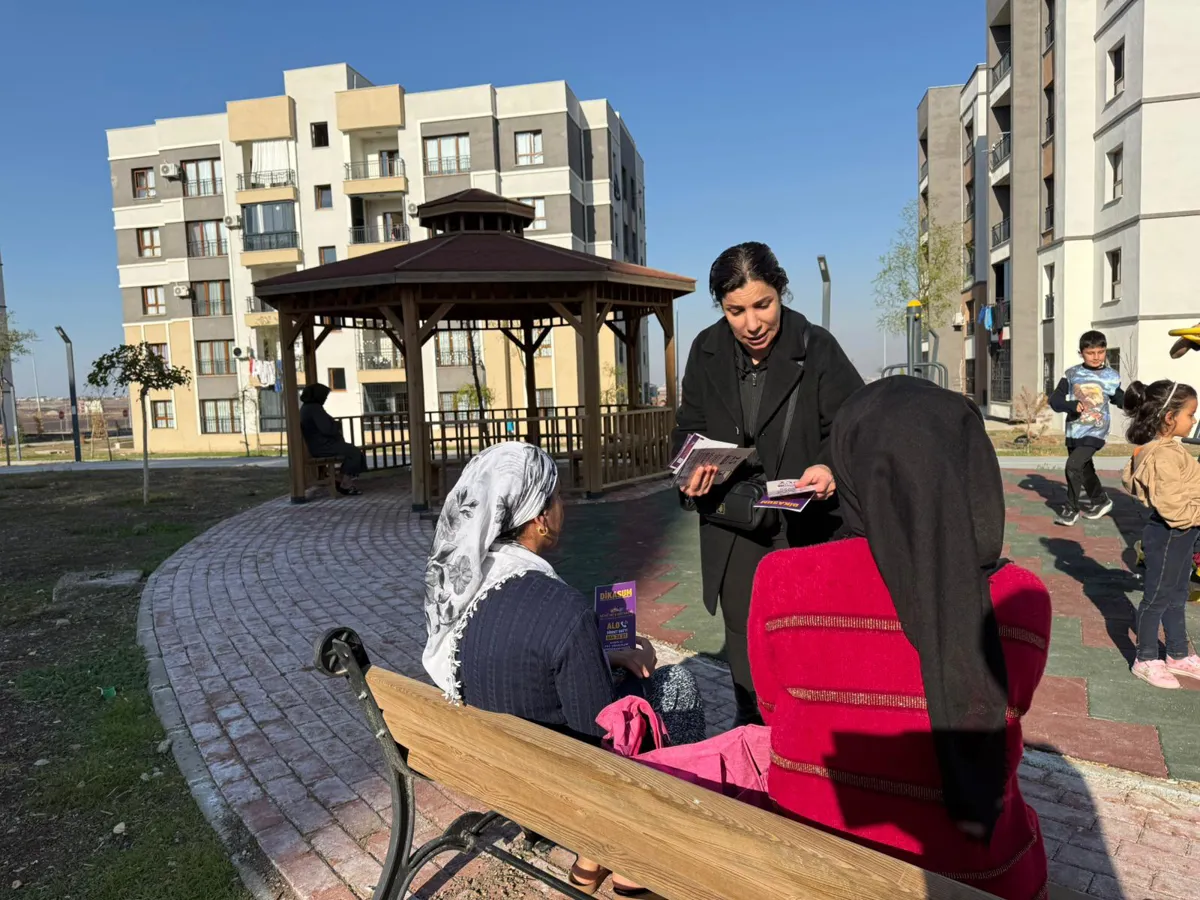 Oğlaklı'da 25 Kasım çalışması yapılarak broşür dağıtıldı