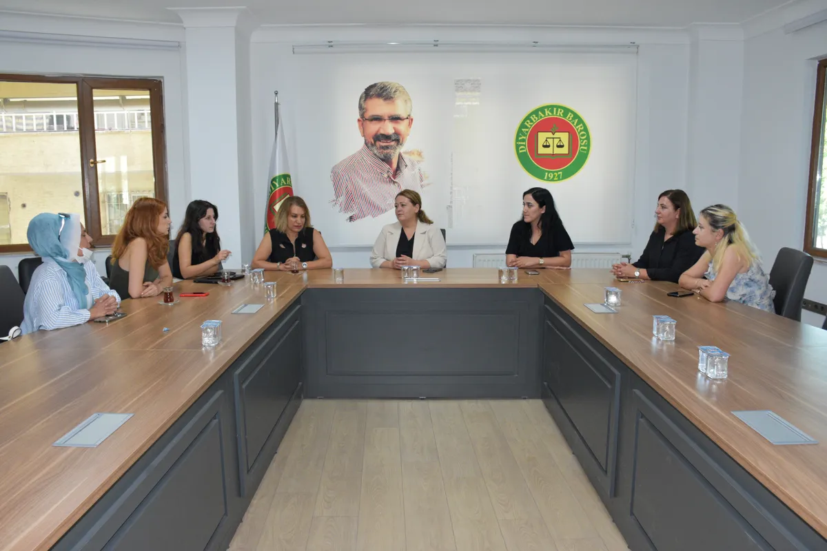 Hevseroka Baroya Dîyarbekirê Leyla Ayaz Navenda Mafên Jinan ziyaret kir