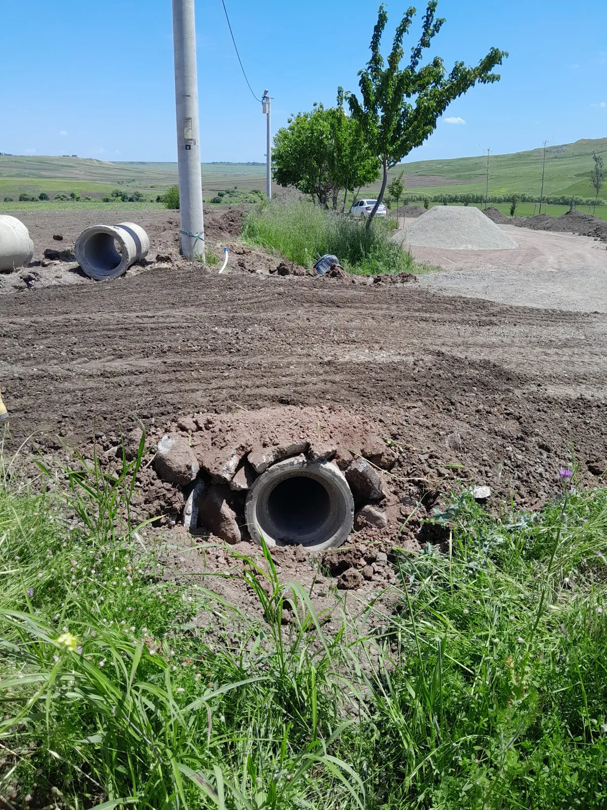 Rêyên girêdanê û rêyên goristanan ên Çiftlik Mahallesi, ku beşek ji navçeya me ne, ji aliyê Rêveberiya Karên Giştî ya Şaredariya me ve hatin çêkirin û ji bo karanînê hatin vekirin.