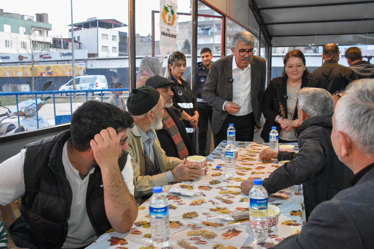 Hevserokan rojiya xwe bi gel re şikandin