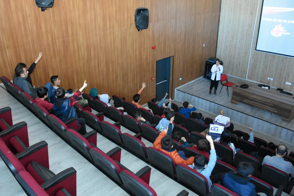 Zarokan perwerdehiya alîkariya yekem wergirtin