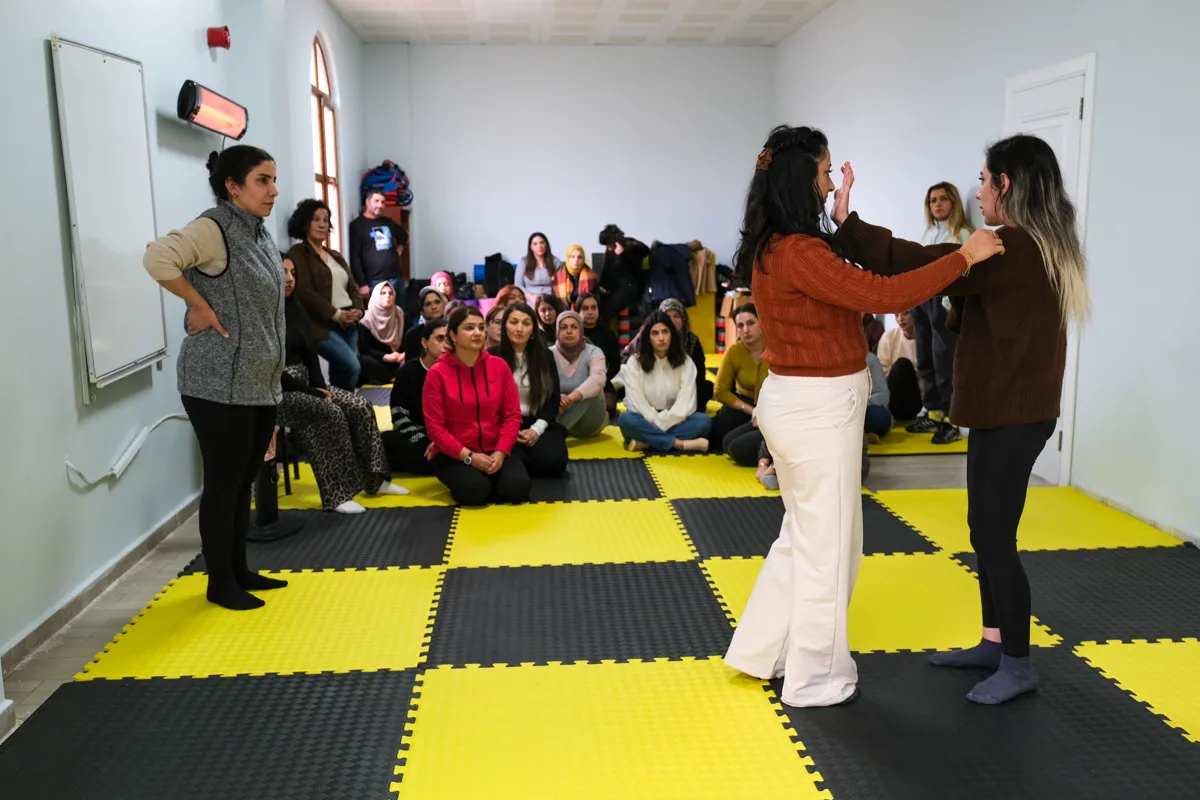 Perwerdehiya xweparastinê ji bo personel û rahênerên jin hat dayîn