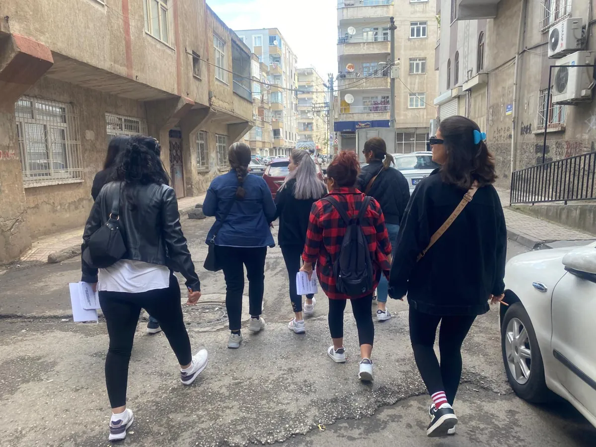 Karmendên Mala Jinan a Kardelenê, ku beşek ji Daîreya Jin û Malbatê ya Şaredariya Bağlarê ye, li taxan lêkolîn kirin.