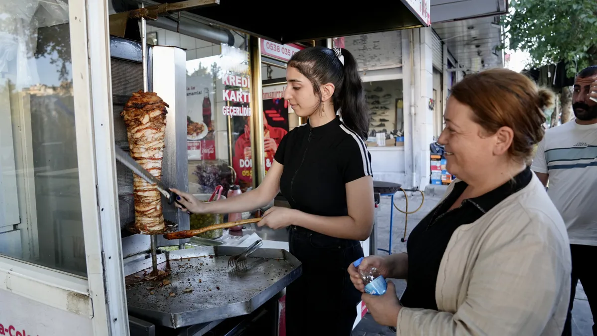 Hevserok Ayaz serdana esnaf û welatiyên li Kolana Sunay kir