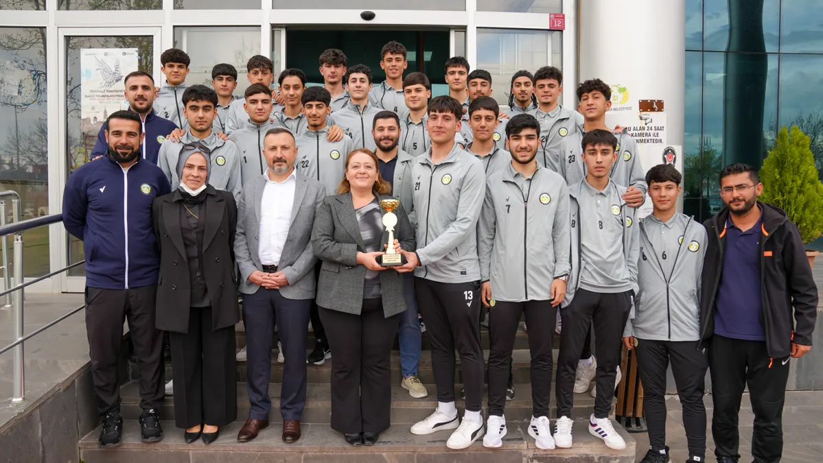 Genç Sporcular Yıllar Sonra Sahalarda Kentimizi Temsil Ediyor 