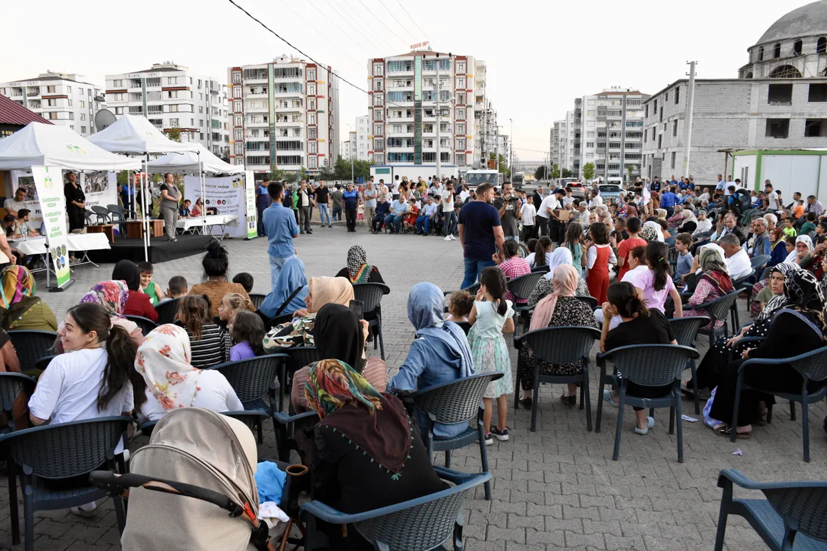 Civînên giştî berdewam dikin: Welatiyên taxa Bagcilarê daxwazên xwe anîn ziman