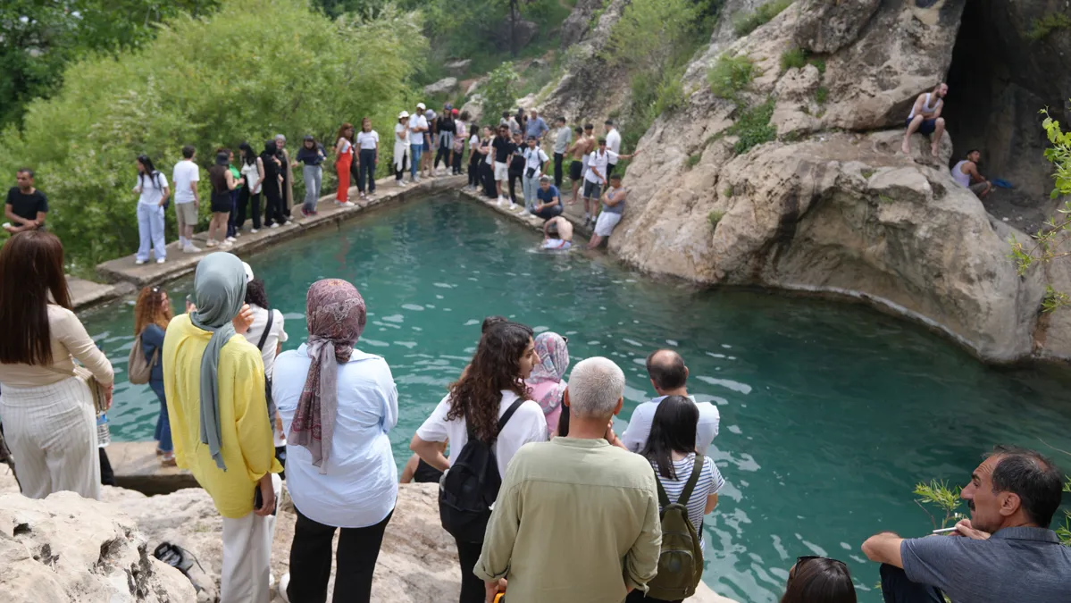 Li Licê ji bo xwendekarên zanîngehê meşek li xwezayê hate lidarxistin