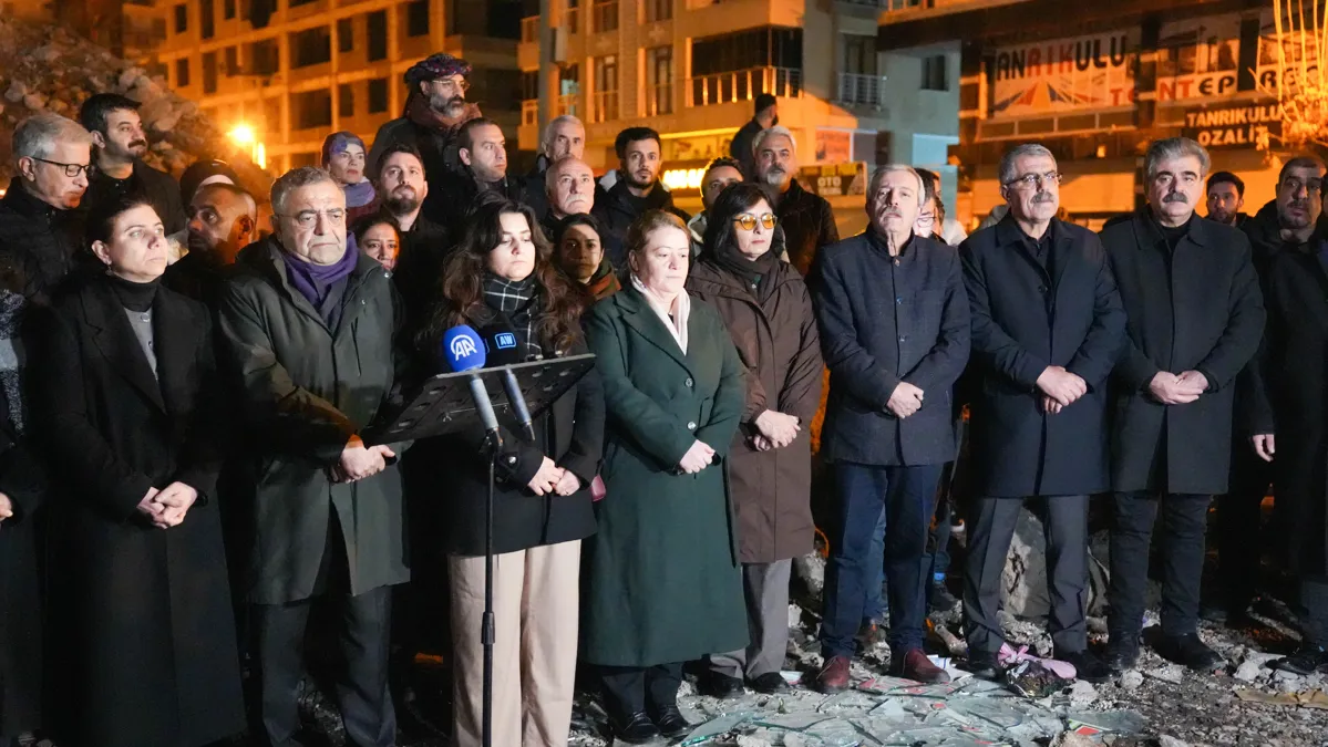 04.17: Depremin 3. yılında yaşamını yitirenler anıldı