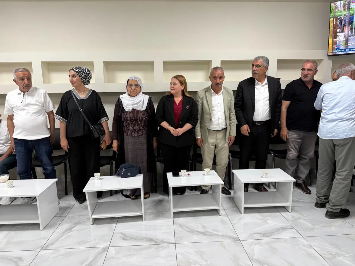 Eşbaşkanlar yurttaşlarla bayramlaşma programına katıldı