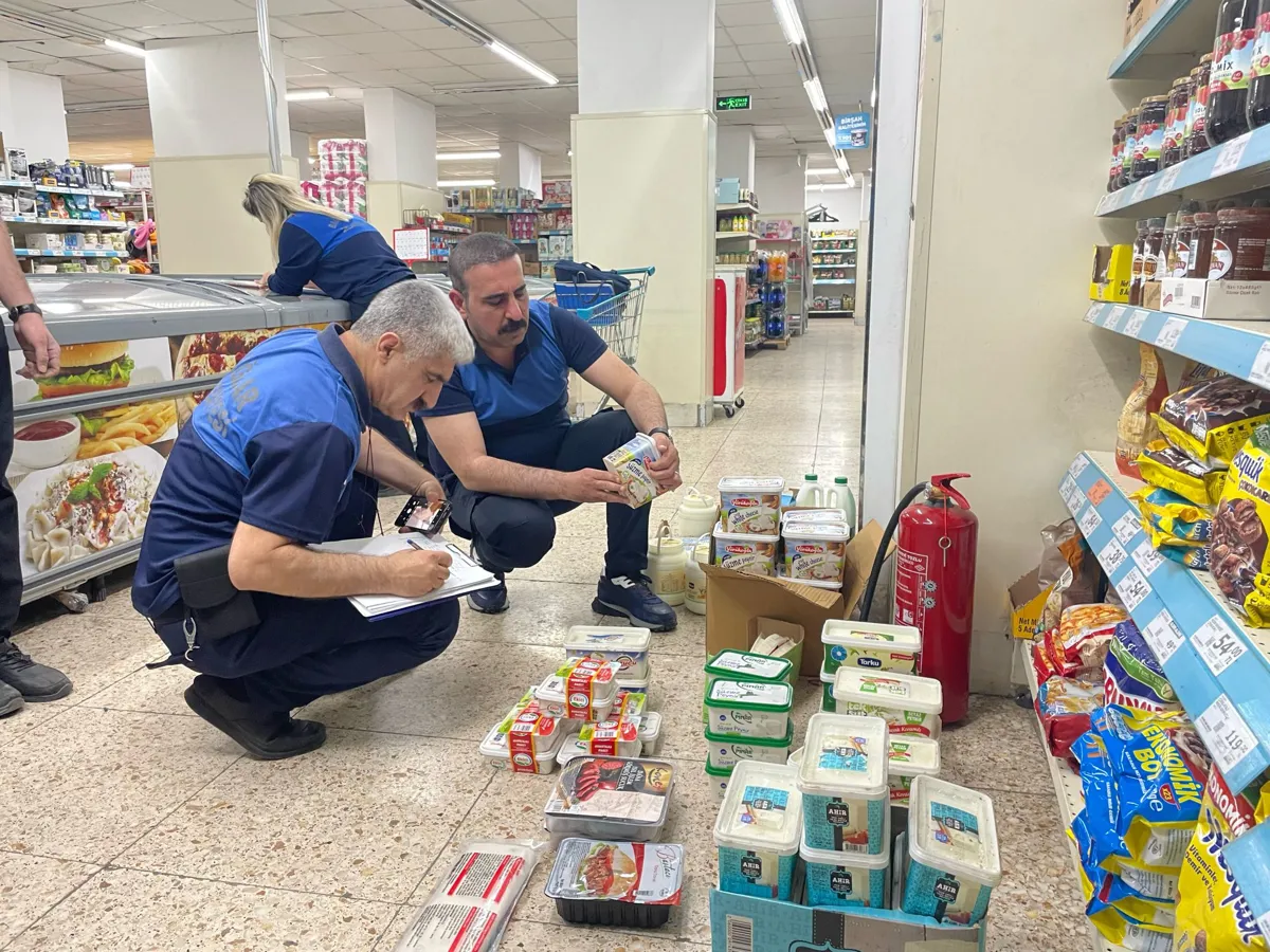 Polîs li ser erdê: Hemû dever têne kontrolkirin, ji dibistanan bigire heta kolanan, ji bazarên firotanê bigire heta supermarketan.