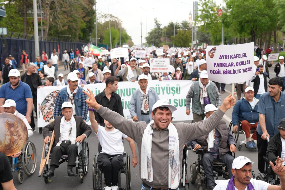 Engelliler Onur Yürüyüşü binlerce kişiyle düzenlendi