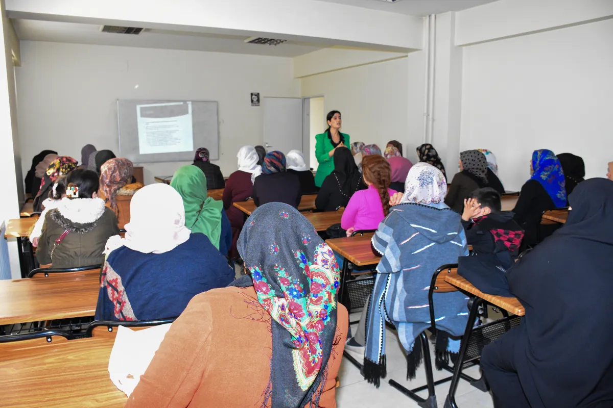 Li Pirtûkxaneya Giştî ya Ferzad Kemanger perwerdehiya hişyarkirinê li dijî tundiyê hat dayîn.