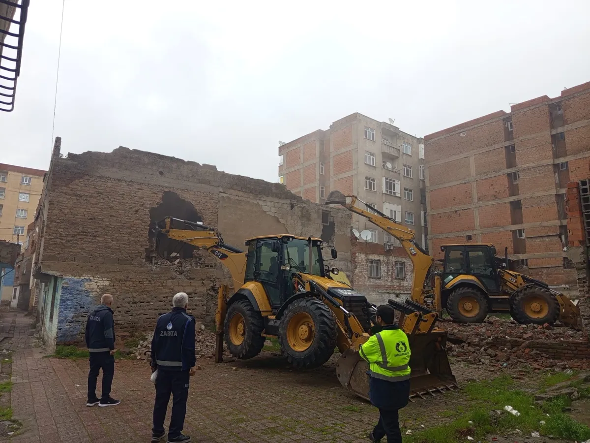 Metruk Binalar Bir Bir Yıkılıyor Sokaklar Güvenli Hale Geliyor 