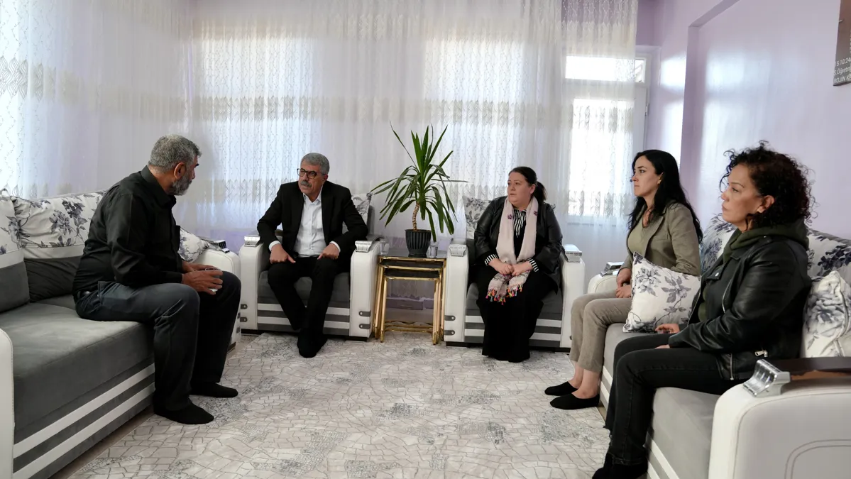 Hevserok serdana malbata Rojin Kabaiş kirin: Em di têkoşîna edaletê de li gel we ne