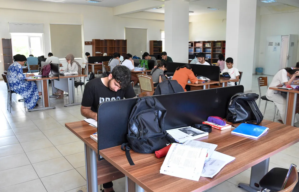 Pirtûkxaneya Giştî ya Ferzad Kemanger derfetên perwerde û civakîbûnê peyda dike