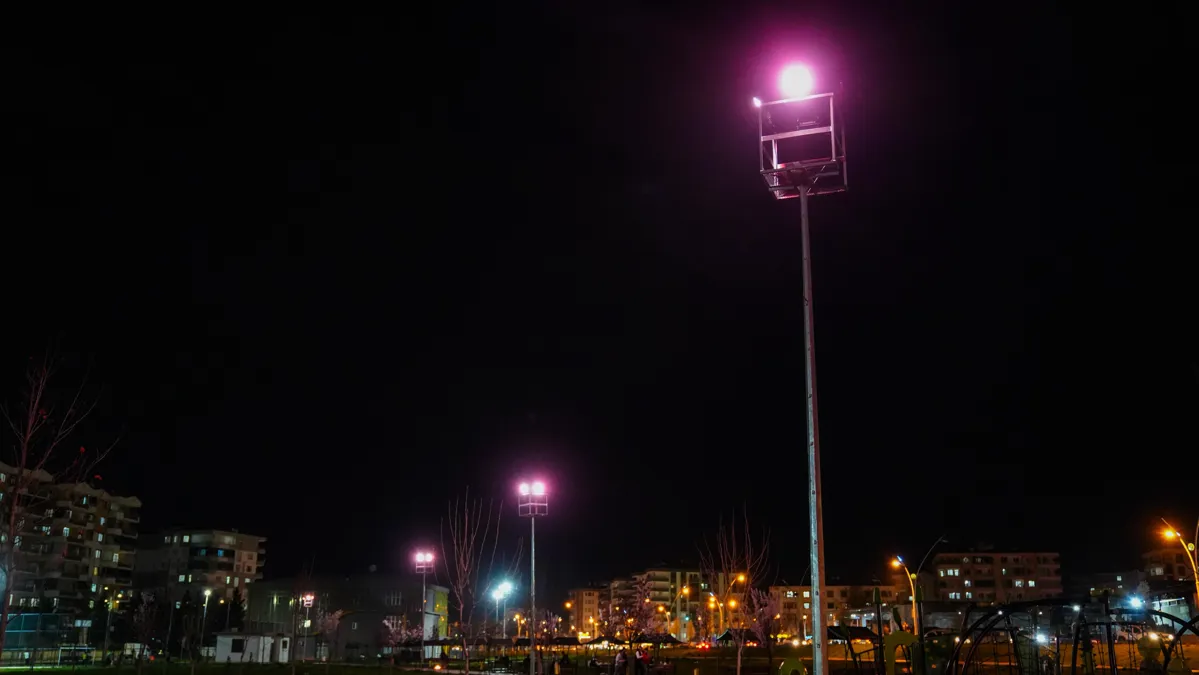 Otizm Farkındalık Günü’nde Kırmızı Işık ve Bilboard Çalışması Yapıldı