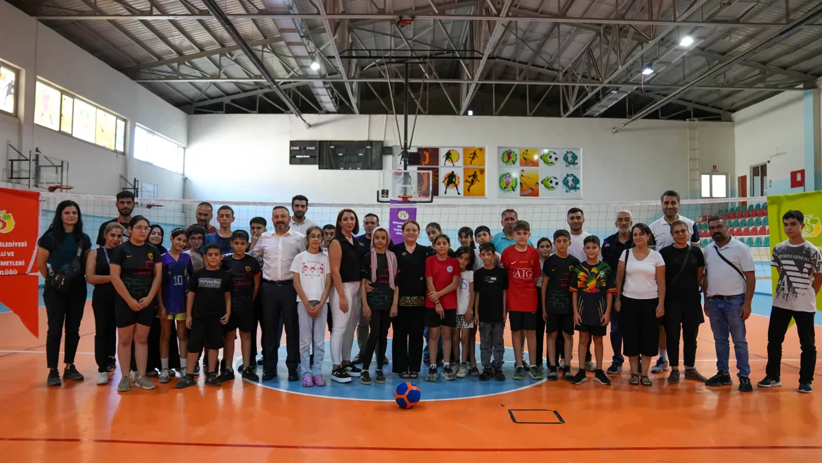 Turnuvayek voleybolê bi zarokên li navendên rehabîlîtasyonê re hate lidarxistin.