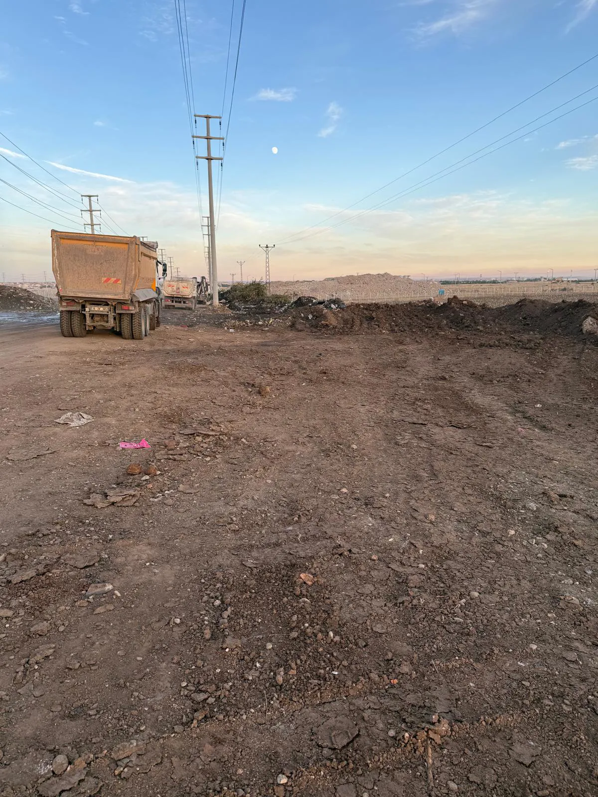 Bağcılar'da atıklar toplanarak alan temizlendi