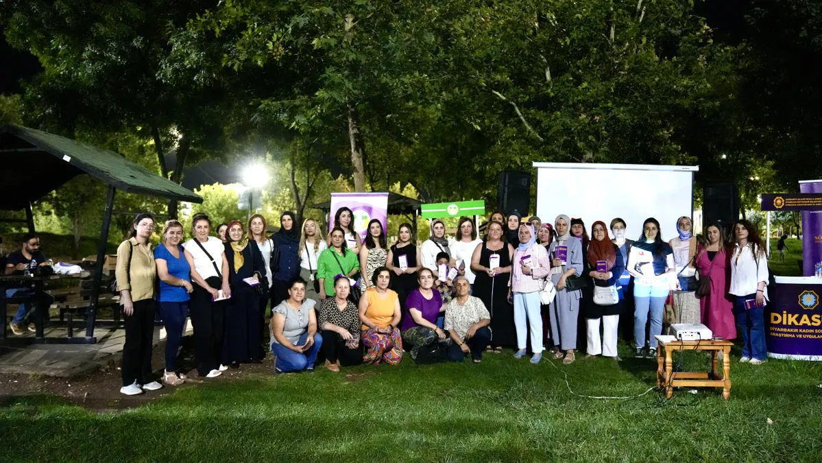 Newroz Park'ta kadına yönelik şiddete karşı broşür dağıtıldı