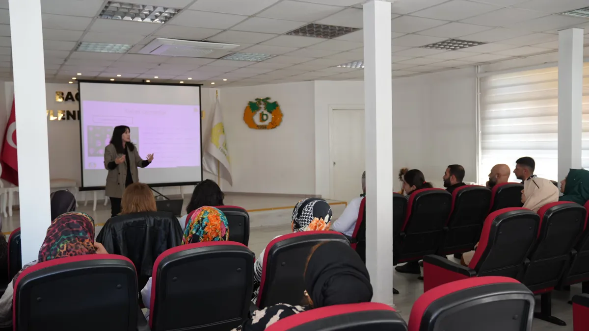 25 Kasım: Emekçiler için farkındalık eğitimi düzenlendi