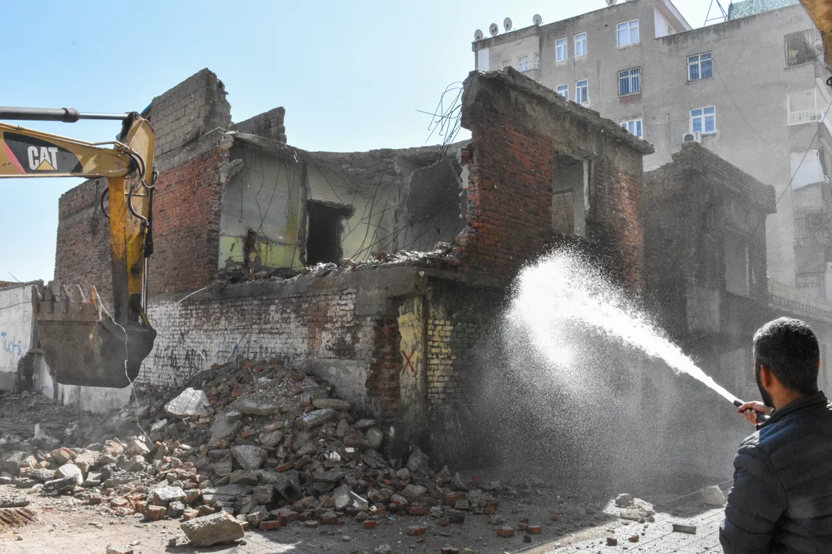 Daxwaza gel hat bicîhanîn: 17 avahiyên terikandî hatin hilweşandin