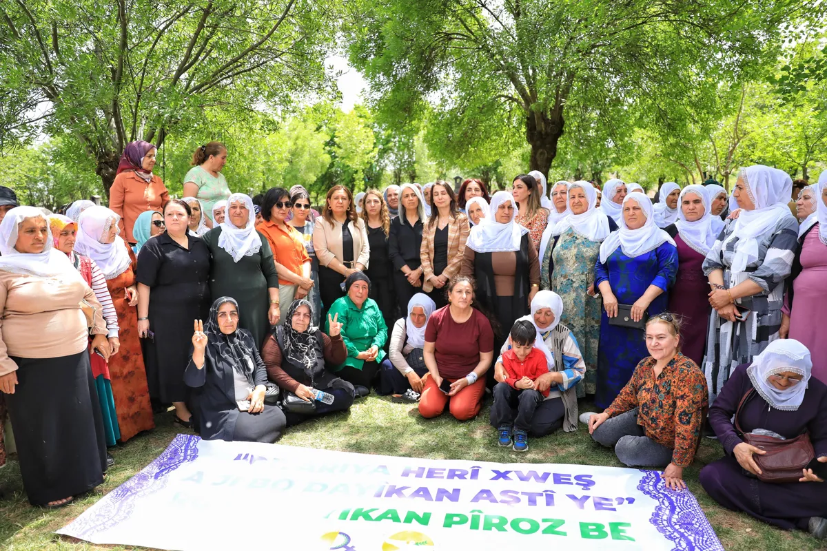 'Diyariya herî baş a ji bo dayikan aştî ye'