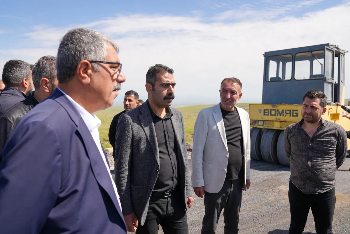 Şaredariya Bajarê Mezin a Dîyarbekirê li ser sînorê navçeya Oğlaklı Yiğityolu Siverekê (riya Depokirina Bermayiyên Hişk a Dîyarbekirê an jî riya kevin a Siverekê) bi tevahî 15 km xebata asfaltê pêk anî.