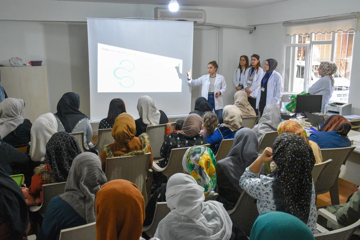 Li Dêrikê ji jinan re perwerdehiya alîkariya yekem hat dayîn