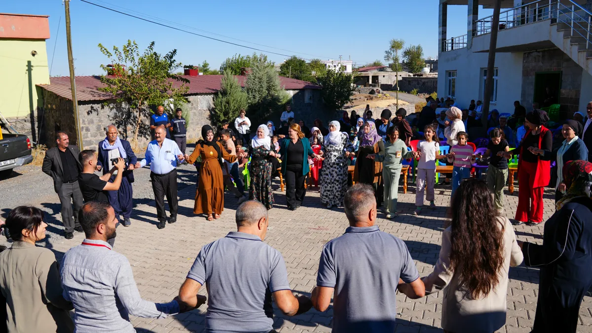 Eşbaşkan Ayaz Tokluca halkıyla buluştu: Yan yana geliyor birlikte çözüyoruz