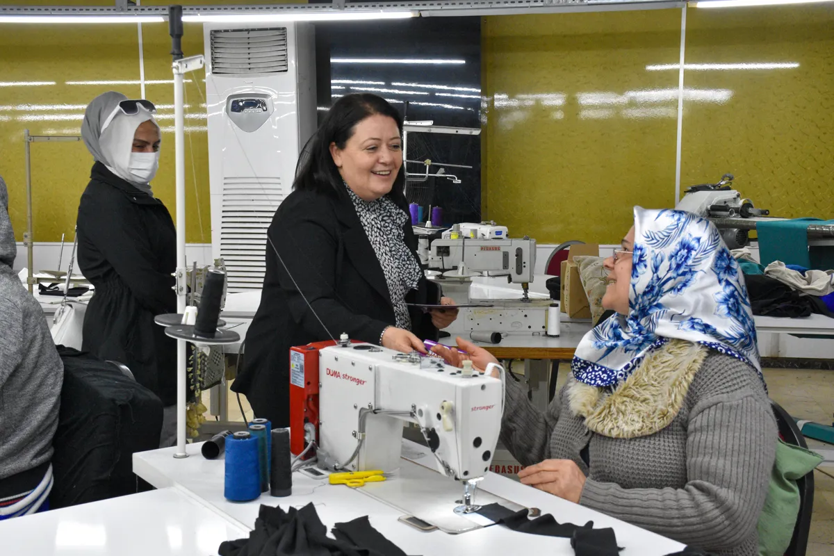 Hefteya 25ê Mijdarê: Hevserok Ayaz serdana atolyeyên tekstîlê kir