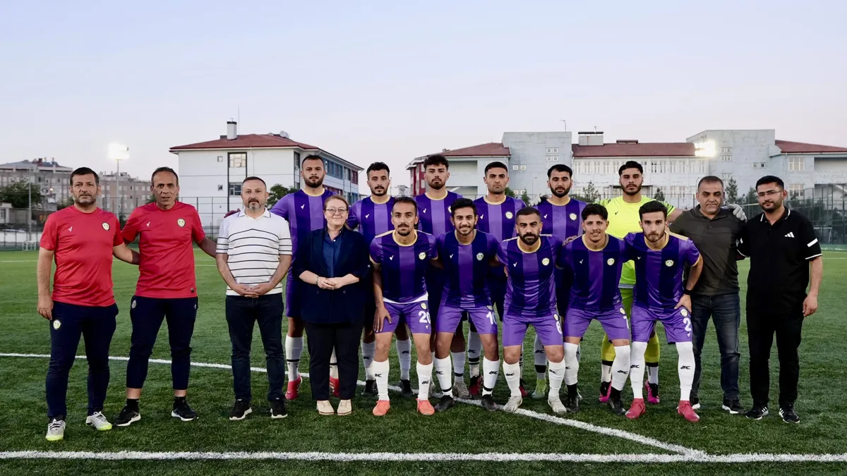 Eşbaşkan Ayaz,  Play Off maçında sporcuların yanında 