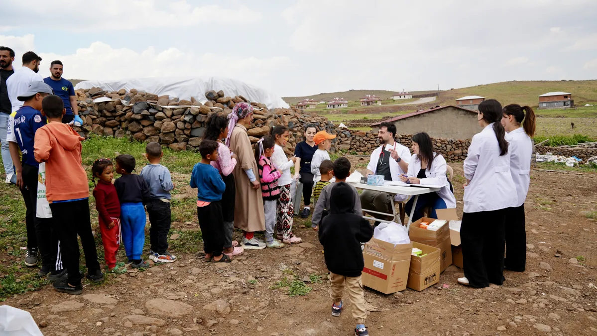 Alçimen Köyü’nde kadınlar için Kürtçe sağlık hizmeti verildi 