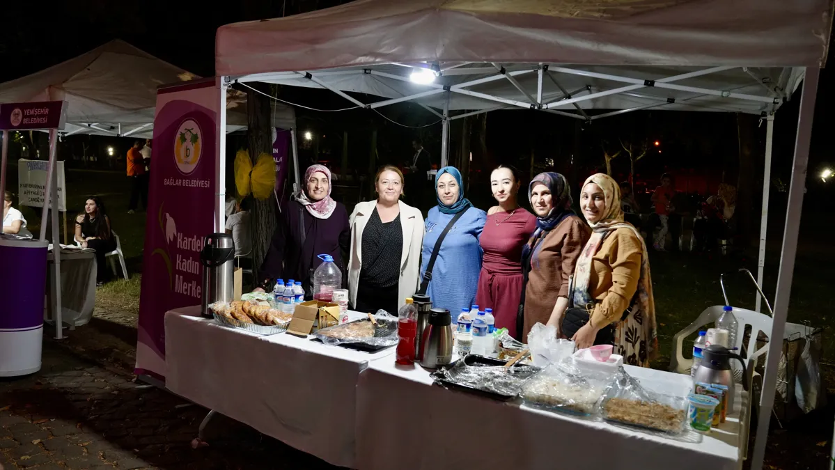 Eşbaşkan Ayaz, Parkorman'da kadın emeği stantlarını ziyaret etti