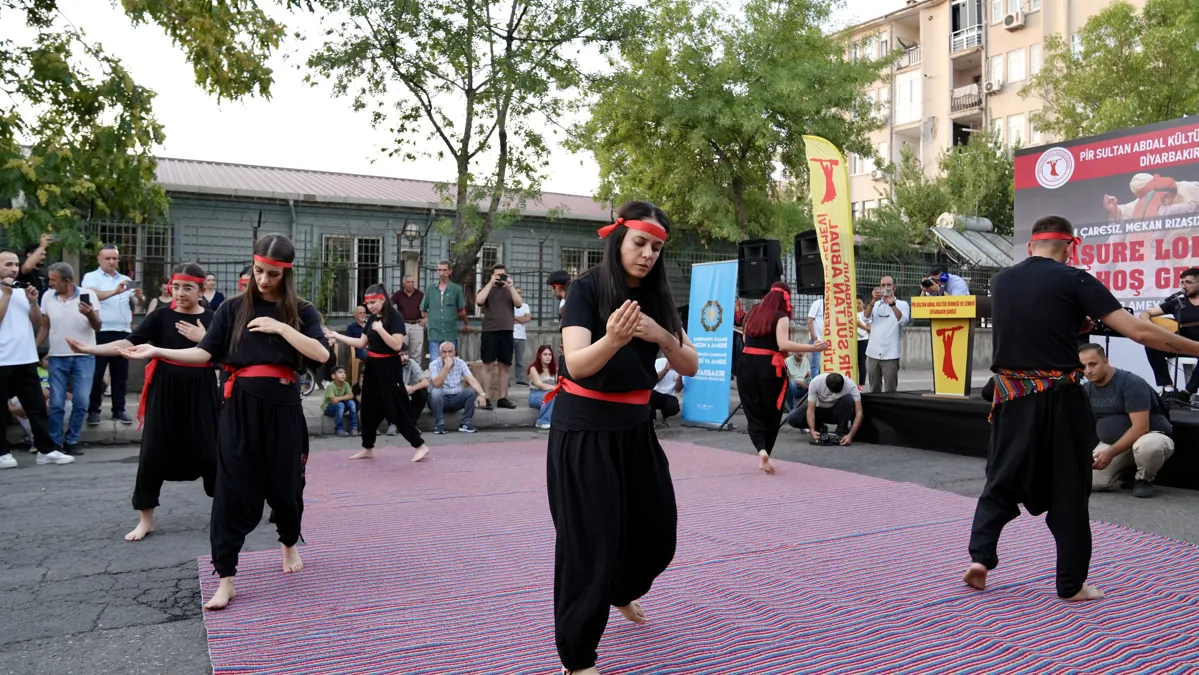 Perçeya Aşûrayê hat parvekirin