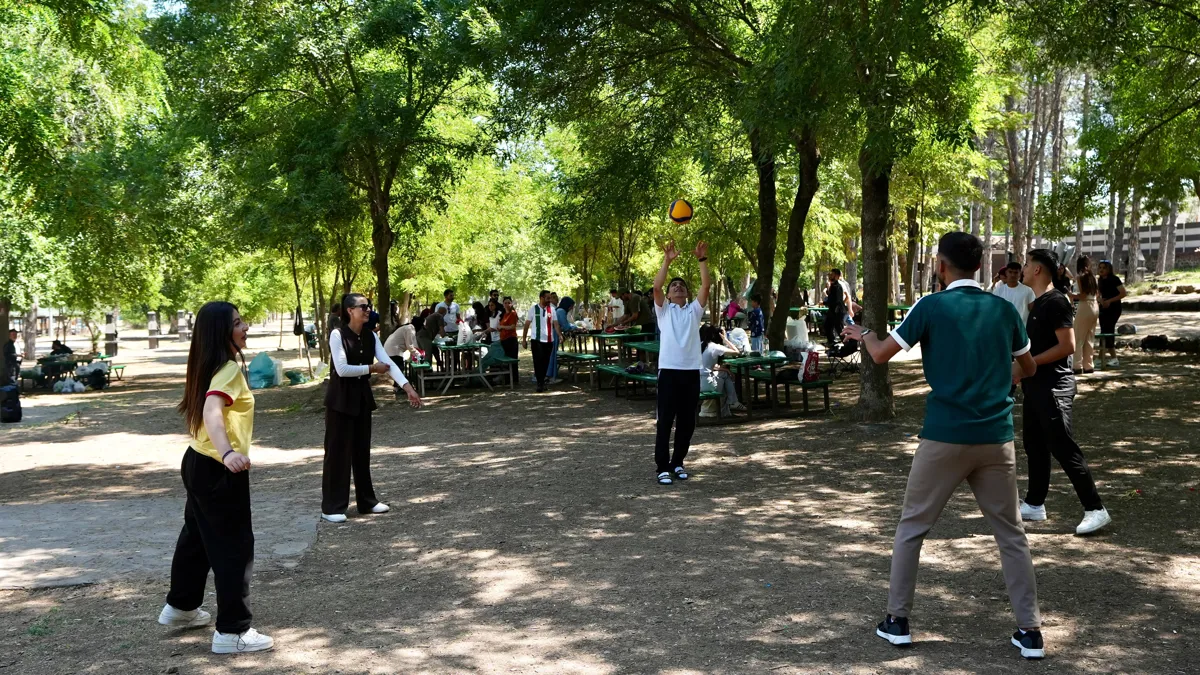 Gençler etkinlikte bir araya geldi