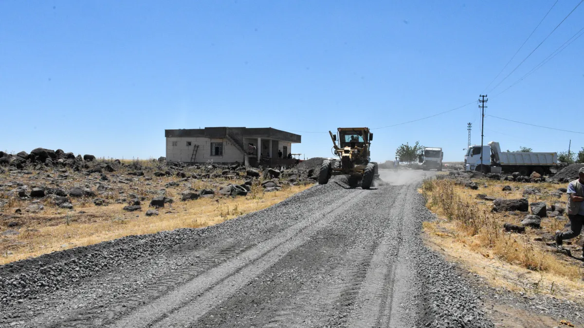 Kırsal Mahallelerde Yol Çalışmaları Tüm Hızıyla Sürüyor