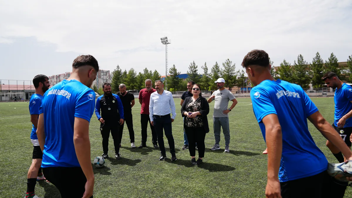 Hevserok Ayaz serdana tîma fûtbolê ya ku di Play Offan de pêşbaziyê dike dike