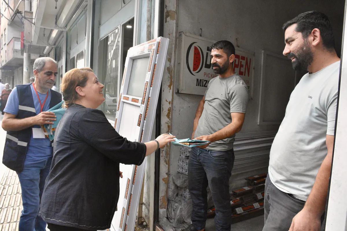 Eşbaşkanlardan esnaf ziyareti: Temizlik çalışmalarını birlikte sürdüreceğiz