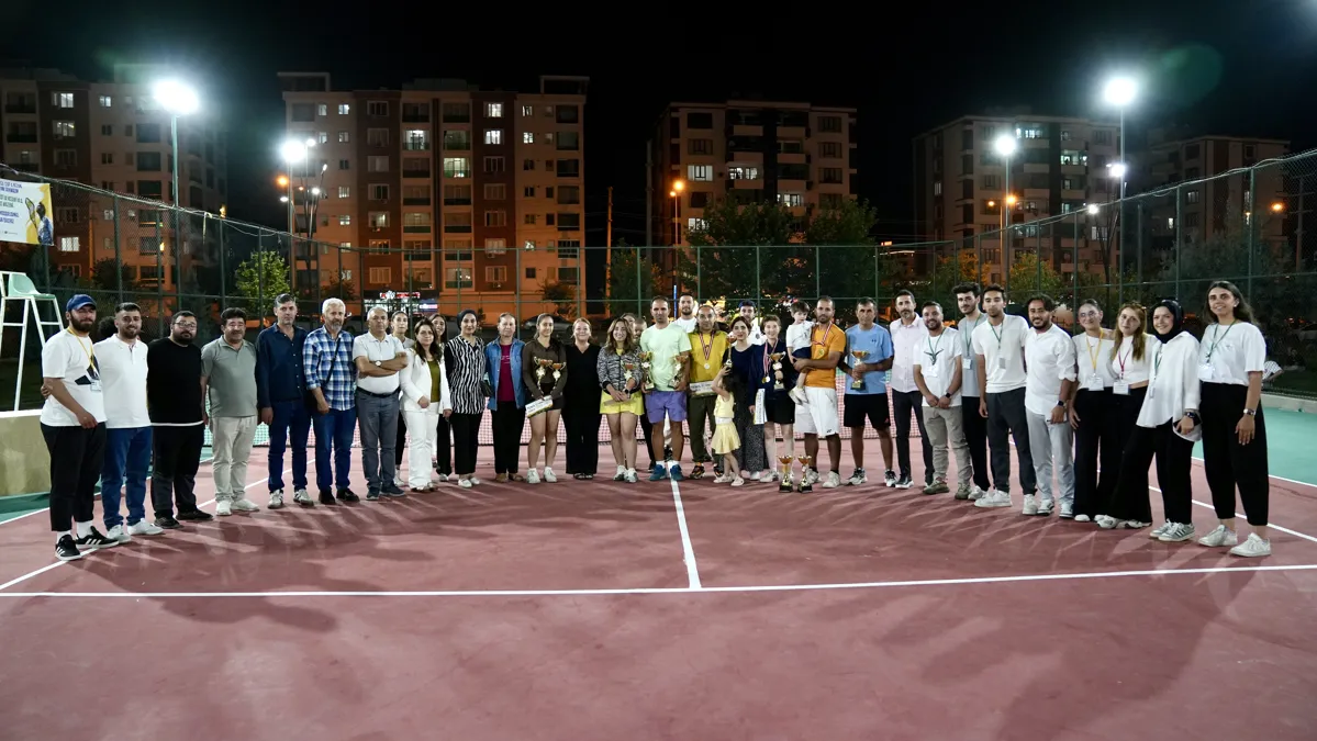 280 sporcunun katıldığı 3. Rezan Cup renkli  finalle tamamlandı