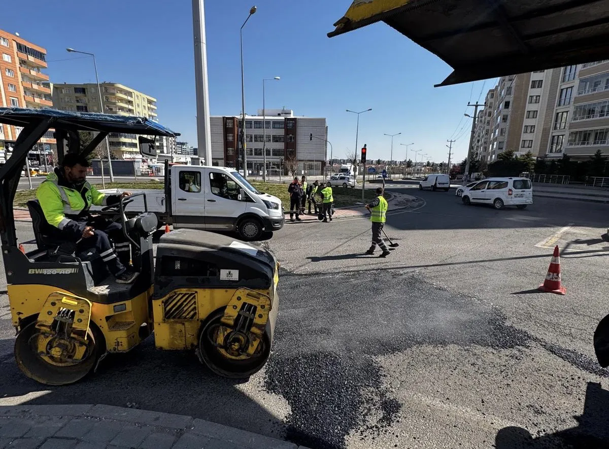 Asfalt onarım çalışmaları devam ediyor