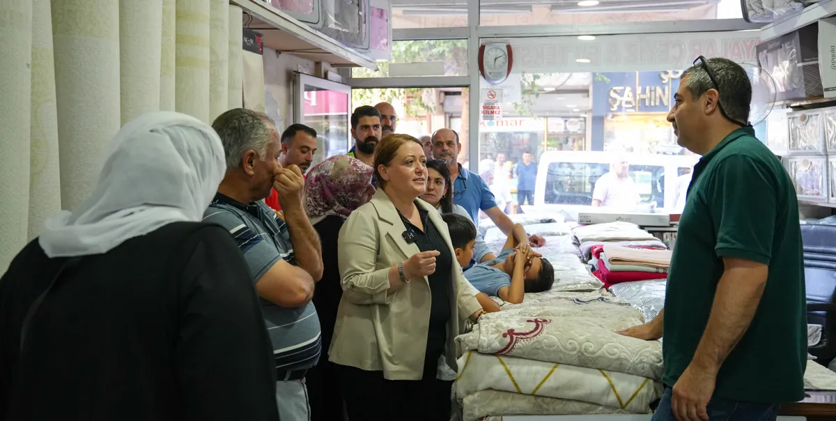 Eş Başkan Ayaz'dan esnaf ziyareti: Temizlik çalışmalarını birlikte yürüteceğiz