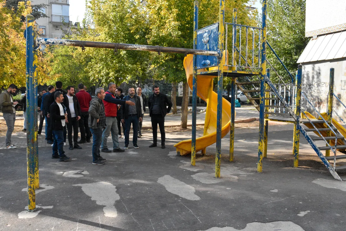 Pêdiviyên parkan hatin diyarkirin û xebat dest pê kir.